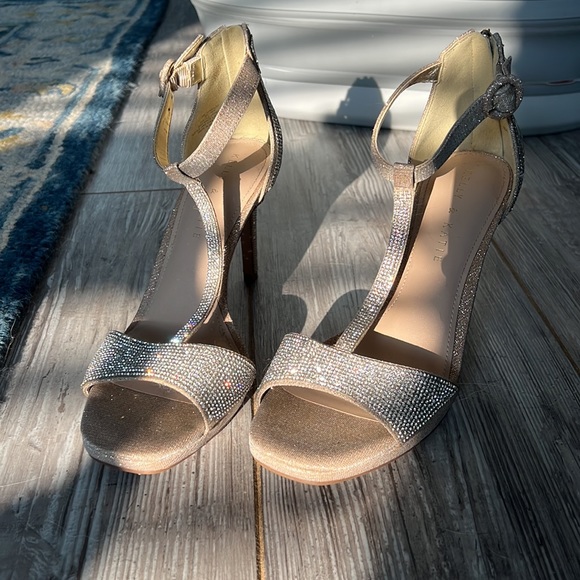 Kelly & Katie Conradd Platform Sandal - Picture 4 of 9